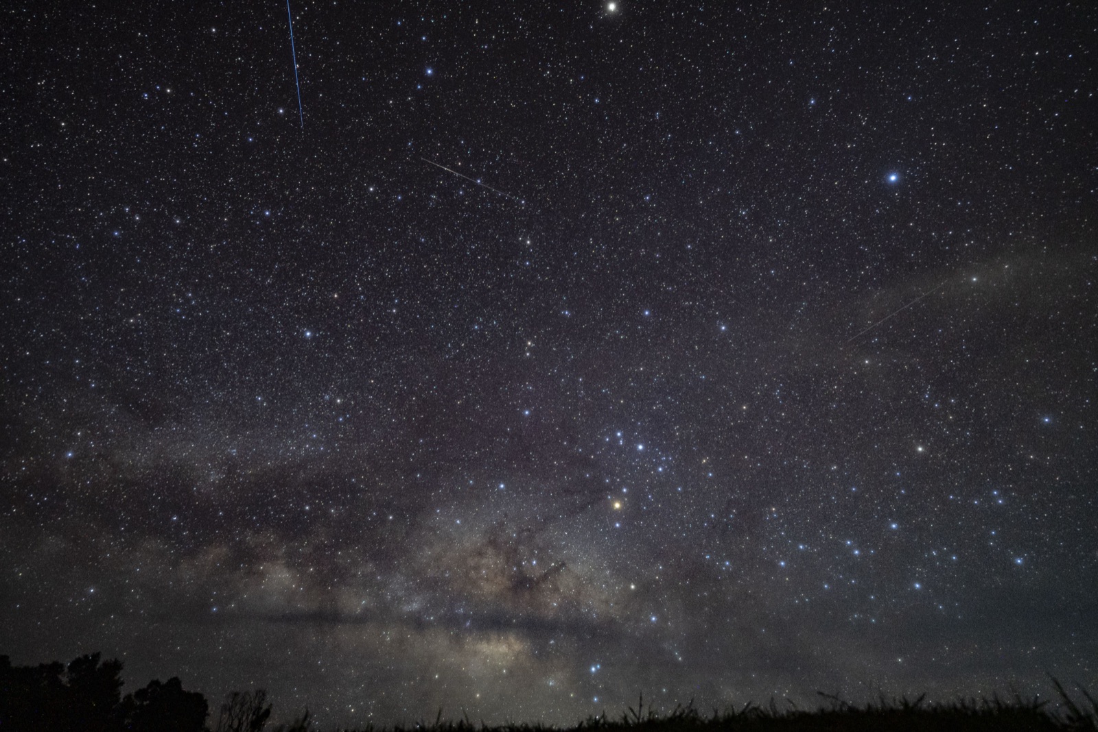 宮古島の濃い天の川と流れ星